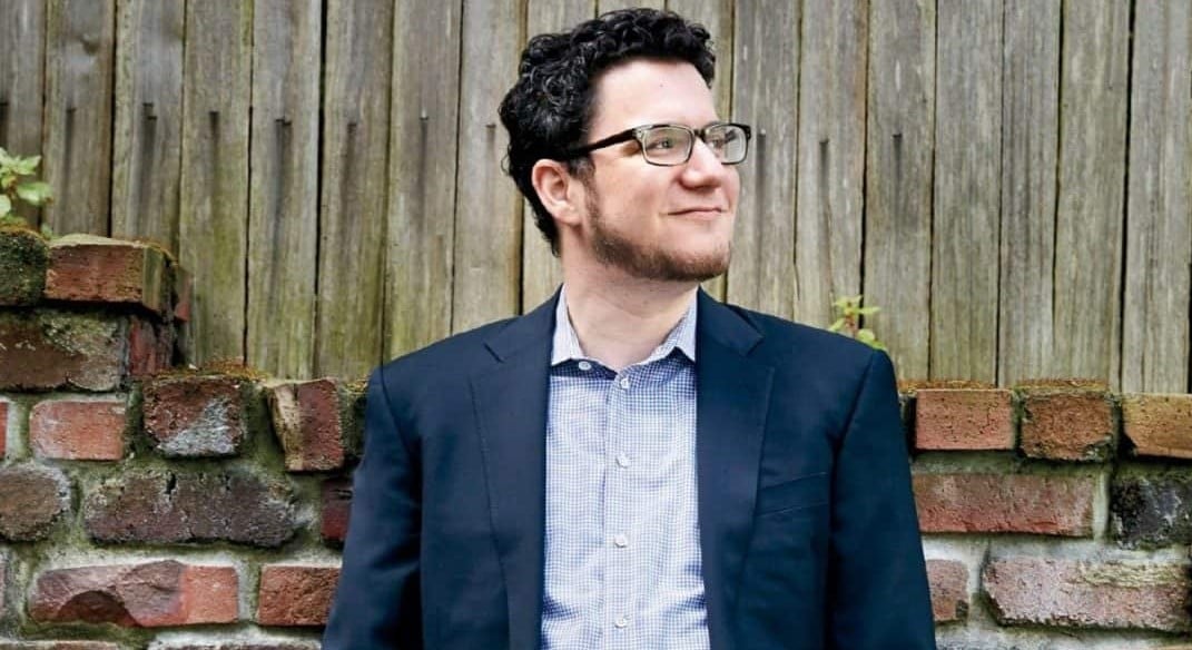 Eric Ries infront of a wall